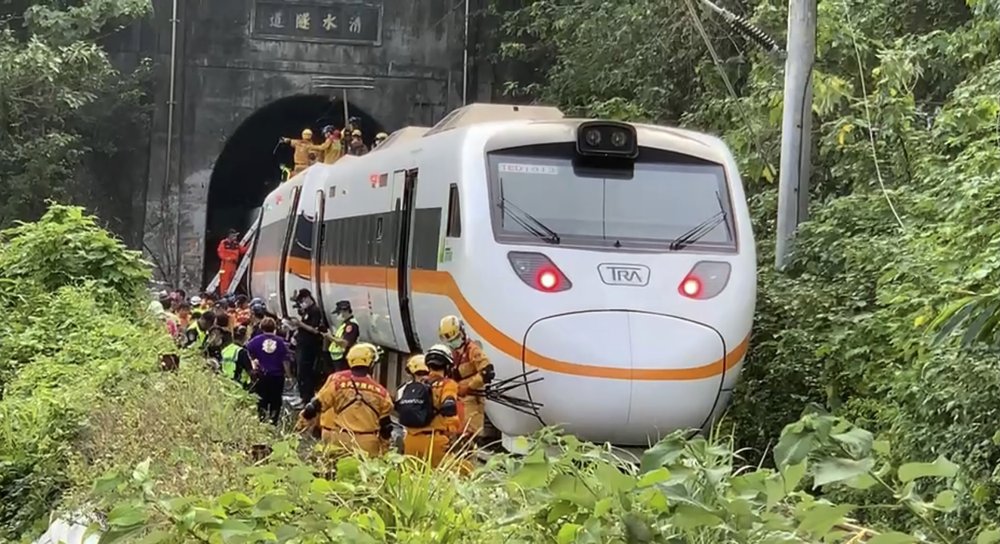 Tayvan’da büyük tren kazası